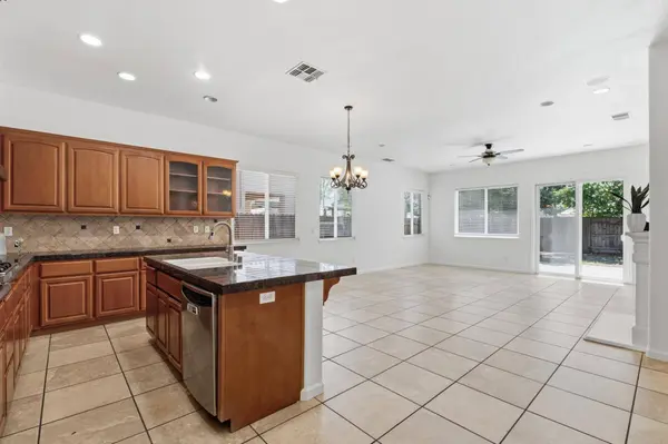 3325 W Stewart AVE, Visalia, CA 93291