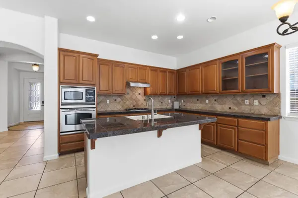 3325 W Stewart Avenue, Visalia, CA 93291