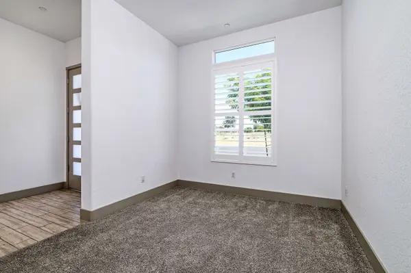3707 N Santa Fe Street, Visalia, CA 93291