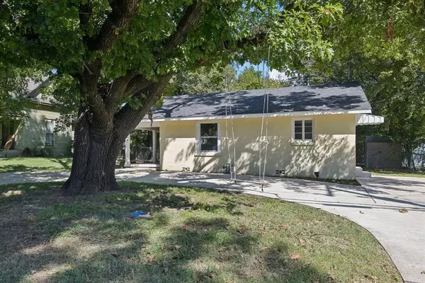 608 W High Street, Terrell, TX 75160