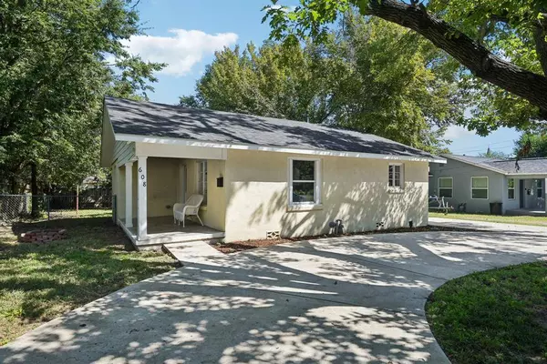 608 W High Street, Terrell, TX 75160