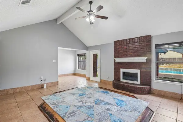 609 Ruth Drive, Kennedale, TX 76060