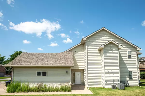 882 & 892 St Albert th Great Drive, Sun Prairie, WI 53590