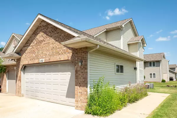 882 & 892 St Albert th Great Drive, Sun Prairie, WI 53590