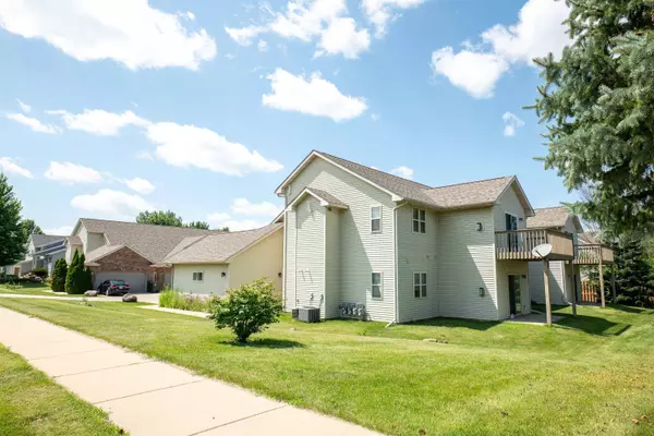 882 & 892 St Albert th Great Drive, Sun Prairie, WI 53590