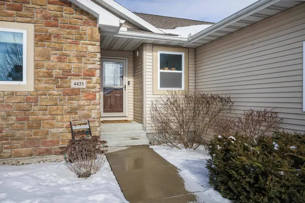 4433 Memorial Circle, Windsor, WI 53598