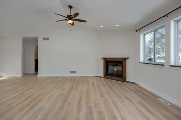 4433 Memorial Circle, Windsor, WI 53598