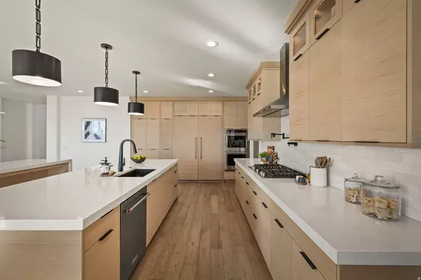 6447 W SUNRISE DR, Highland, UT 84003