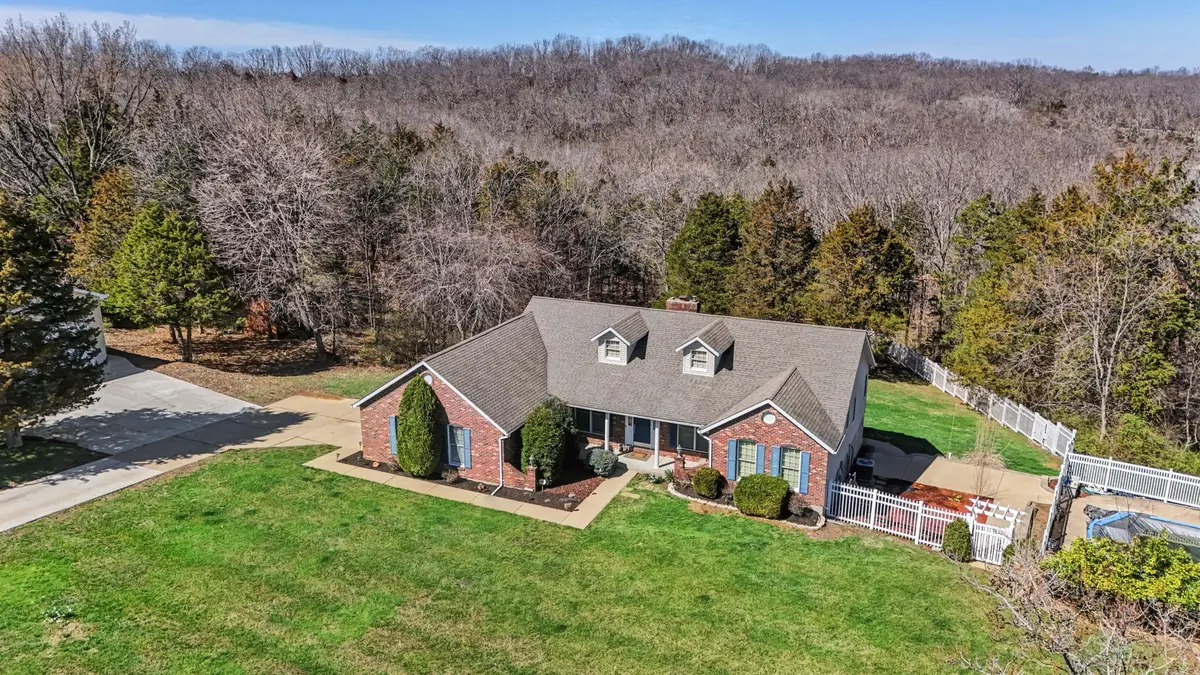2489 Stonegate Dr, Festus, MO 63028-3679