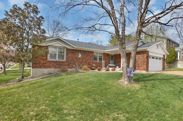 1603 La Palma Dr, Fenton, MO 63026-2302
