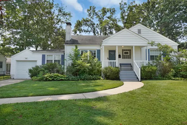 526 Cannonbury Dr, St Louis, MO 63119-5311