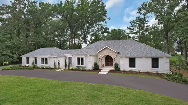 415 Killearn Ln, St Louis, MO 63141-8518