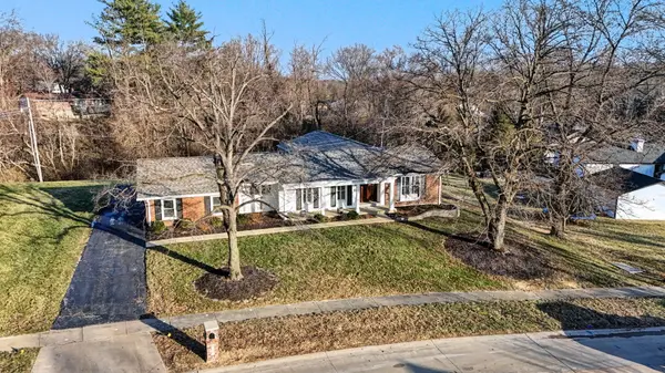 114 Trailswest Dr, Chesterfield, MO 63017-2554