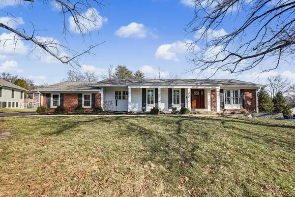 114 Trailswest Dr, Chesterfield, MO 63017-2554