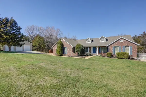 2489 Stonegate Dr, Festus, MO 63028-3679