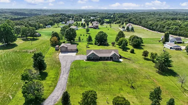 2523 Sunnyside Rd, Festus, MO 63028-3839