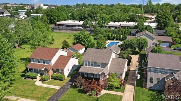 385 E Clinton PL, St Louis, MO 63122