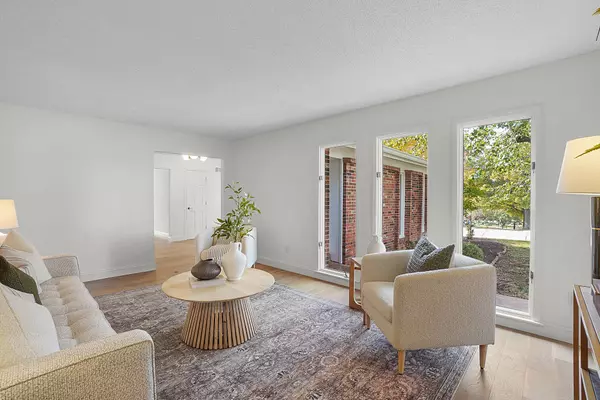 342 Clayton Trails Dr, Ellisville, MO 63011-2057