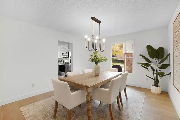 342 Clayton Trails Dr, Ellisville, MO 63011-2057