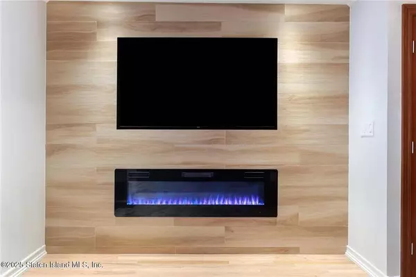 24 Cove LN #10A, Brooklyn, NY 11234