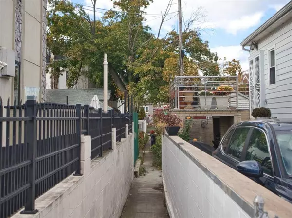 16A Dunne PL, Brooklyn, NY 11235