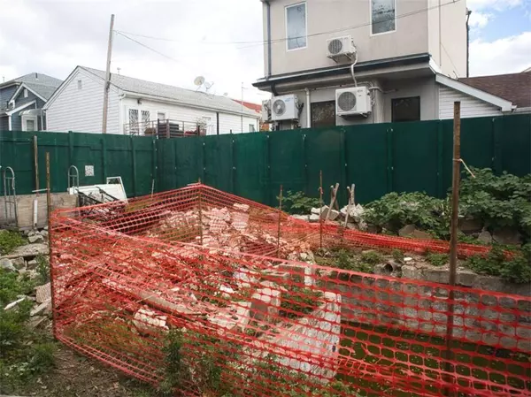 16A Dunne PL, Brooklyn, NY 11235