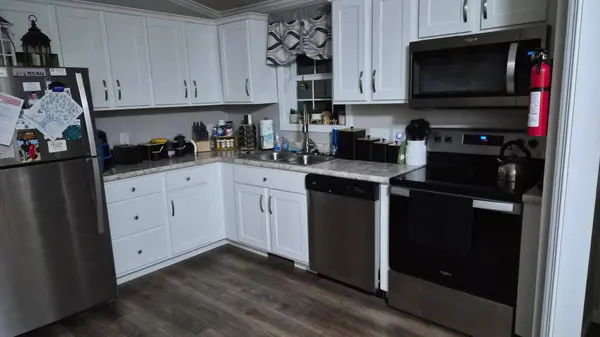 4 Hemlock RD, Tilton, NH 03276
