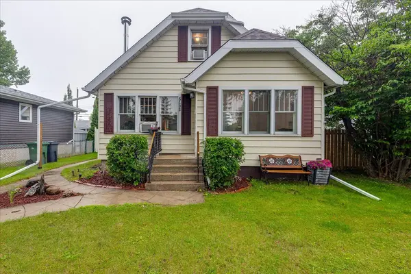 5105 53 Ave, Ponoka, AB T4J 1H4
