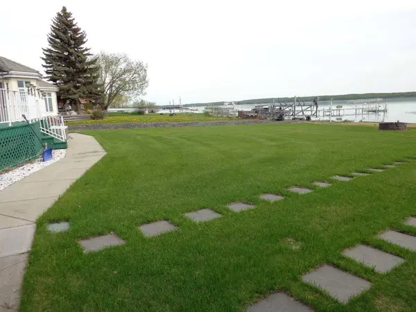 3 Rustic RD, Norglenwold, AB T4S 1S5