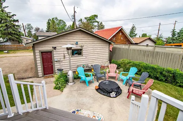 5014 43 ST, Sylvan Lake, AB T4S1C1