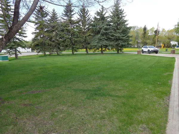 3 Rustic RD, Norglenwold, AB T4S 1S5