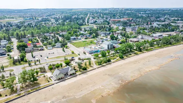 5014 43 ST, Sylvan Lake, AB T4S1C1