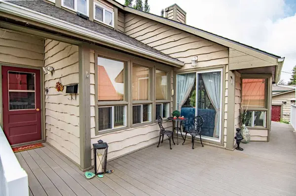 5014 43 ST, Sylvan Lake, AB T4S1C1