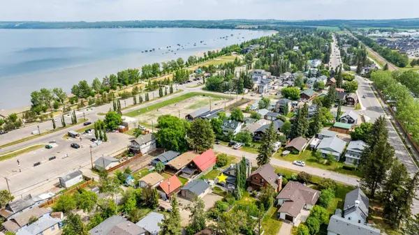 5014 43 ST, Sylvan Lake, AB T4S1C1