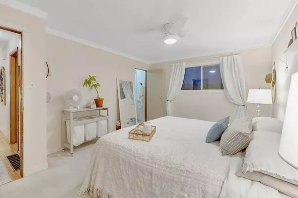 4535 47 ST, Sylvan Lake, AB T4S1L3