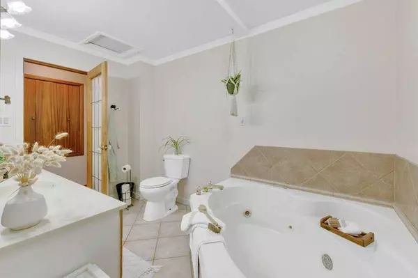 4535 47 ST, Sylvan Lake, AB T4S1L3