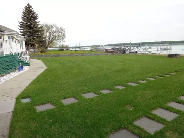 3 Rustic RD, Norglenwold, AB T4S 1S5