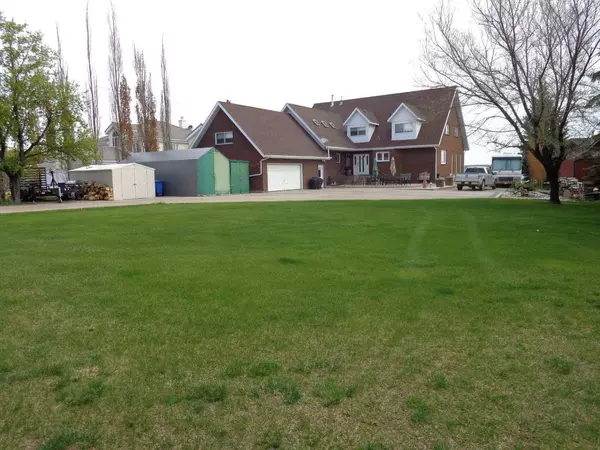 3 Rustic RD, Norglenwold, AB T4S 1S5