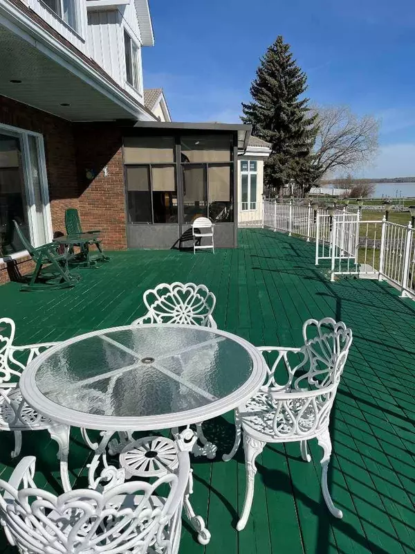 3 Rustic RD, Norglenwold, AB T4S 1S5