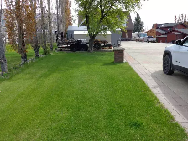 3 Rustic RD, Norglenwold, AB T4S 1S5