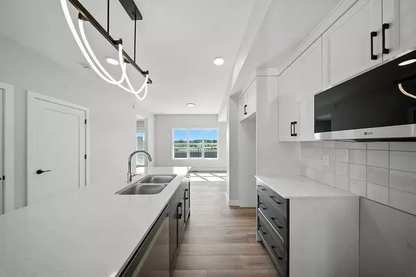 15 Gray Close, Sylvan Lake, AB T4S 0W4