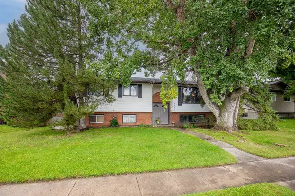 5248 37 Street, Innisfail, AB T4G 1G6