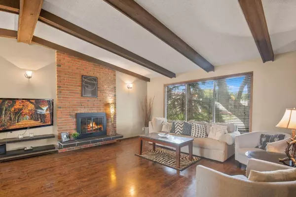 5248 37 Street, Innisfail, AB T4G 1G6