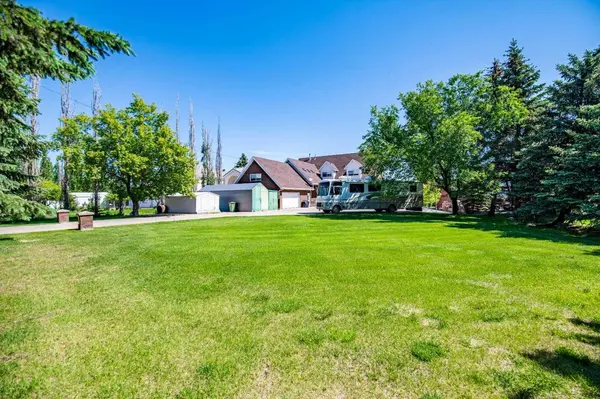 3 Rustic RD, Norglenwold, AB T4S 1S5