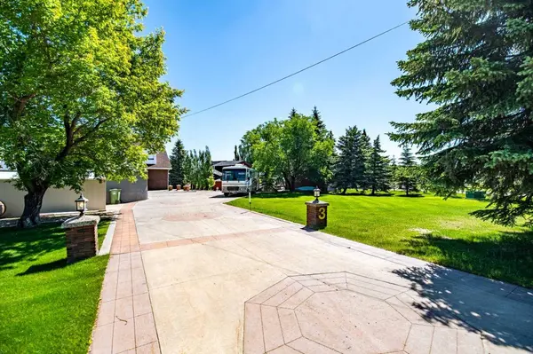 3 Rustic RD, Norglenwold, AB T4S 1S5