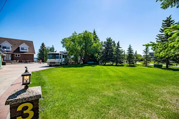 3 Rustic RD, Norglenwold, AB T4S 1S5