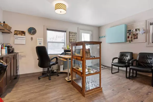 5009 49 AVE, Forestburg, AB T0B 1N0