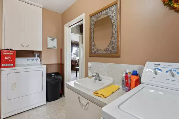 4804 47 AVE, Forestburg, AB T0B 1N0