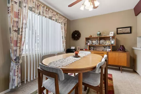 4804 47 AVE, Forestburg, AB T0B 1N0