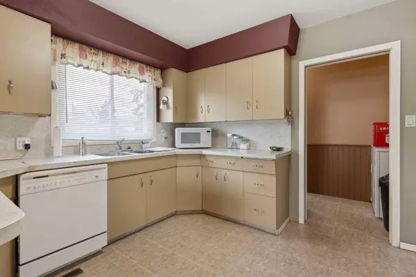 4804 47 AVE, Forestburg, AB T0B 1N0